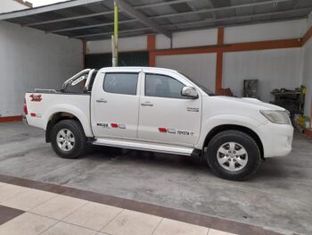 TOYOTA MODELO HILUX SRV AÑO 2015 PRECIO S/.63,000.00 - Image 3